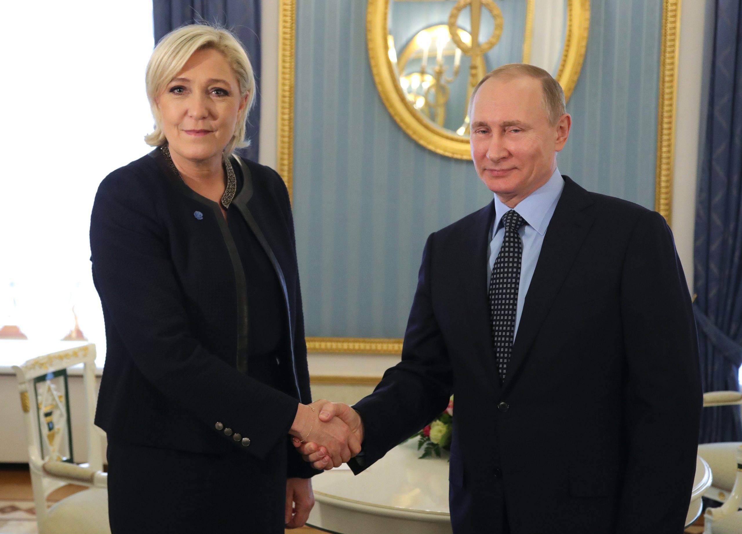 Foto: EPA. Marine Le Pen en Vladimir Poetin (2017)