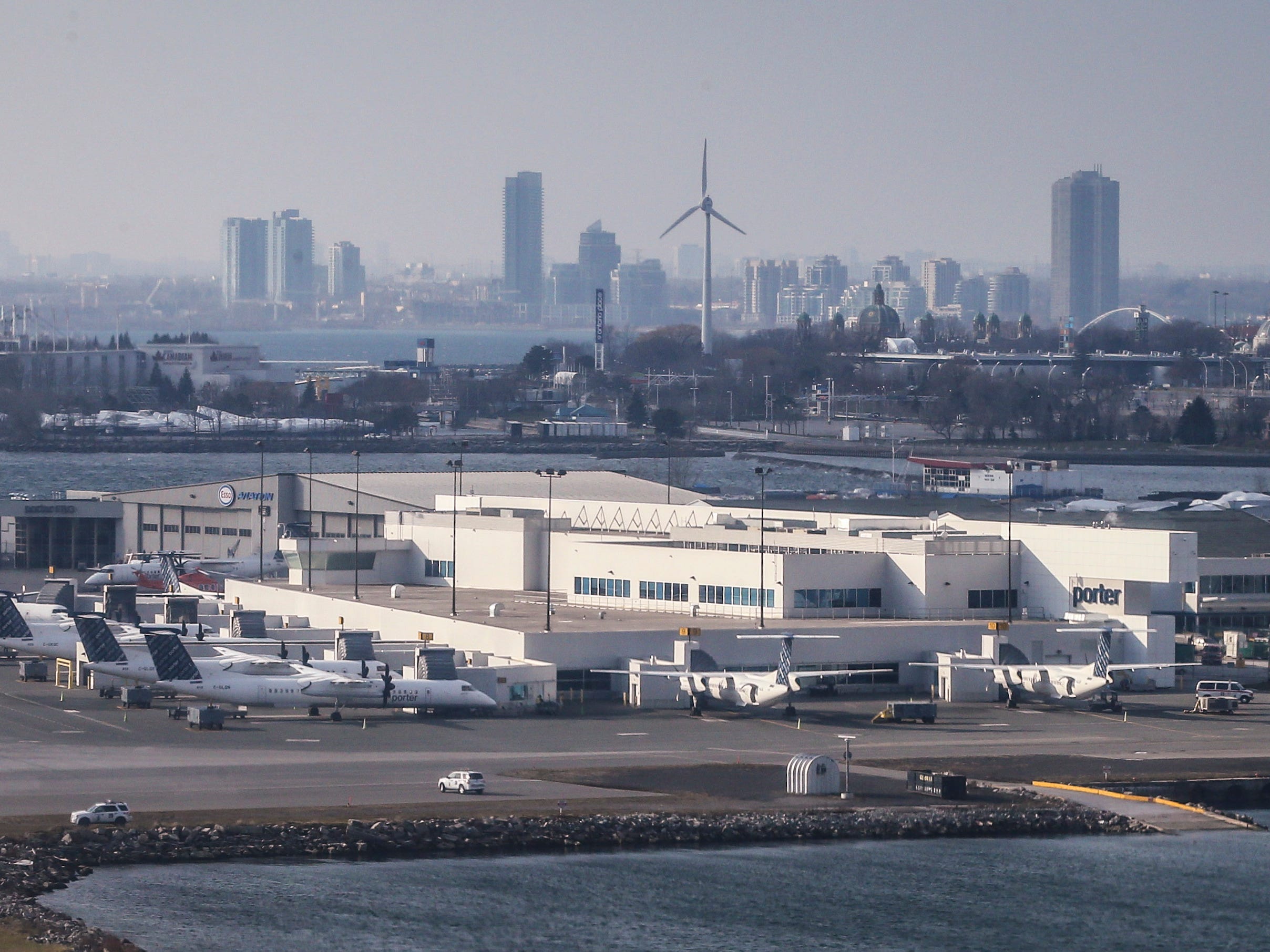 Luchtfoto van de Billy Bishop Toronto City Centre luchthaven.