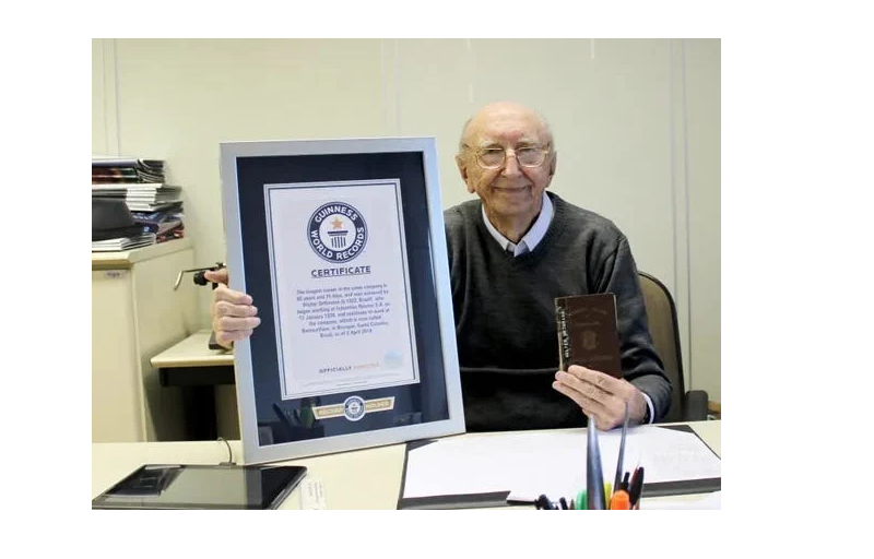 100 jarige man 84 jaar zelfde werkgever Braziliaan