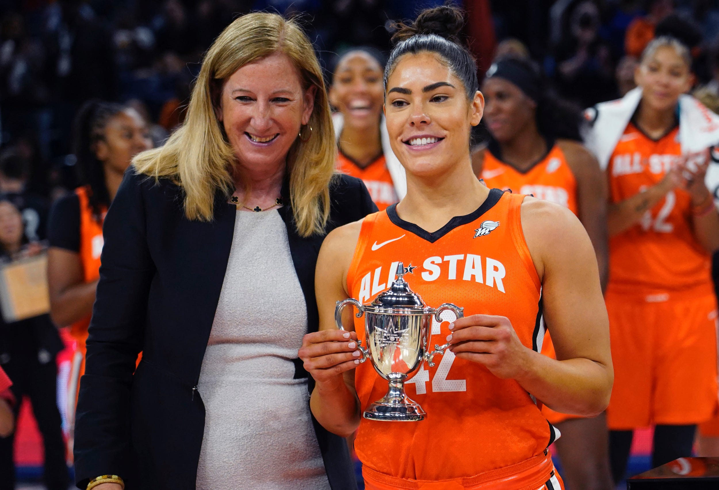 Kelsey Plum accepted a comically tiny WNBA All-Star MVP trophy, and ...