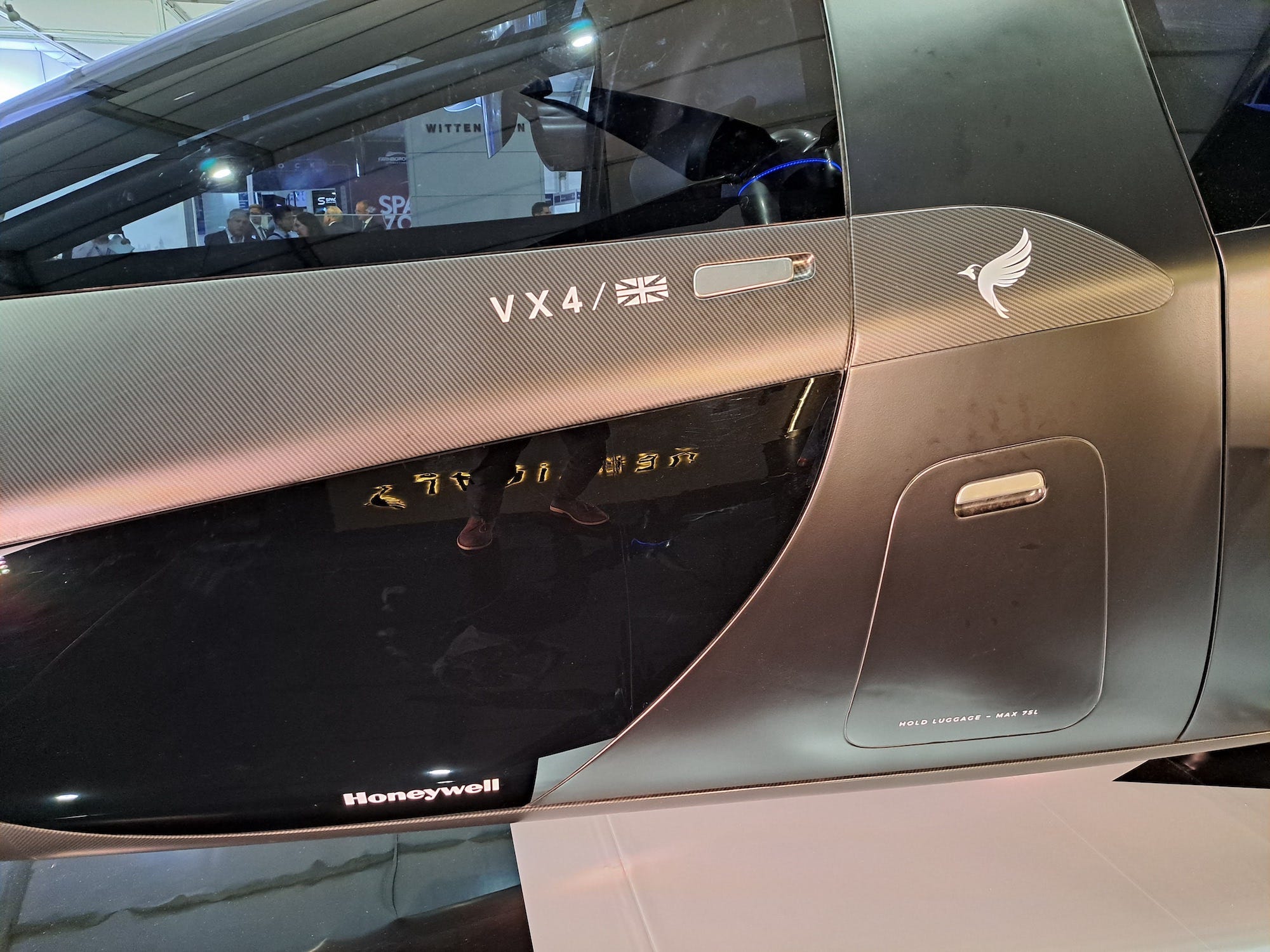 Bagageruimte op de VX4 achter de cockpit.