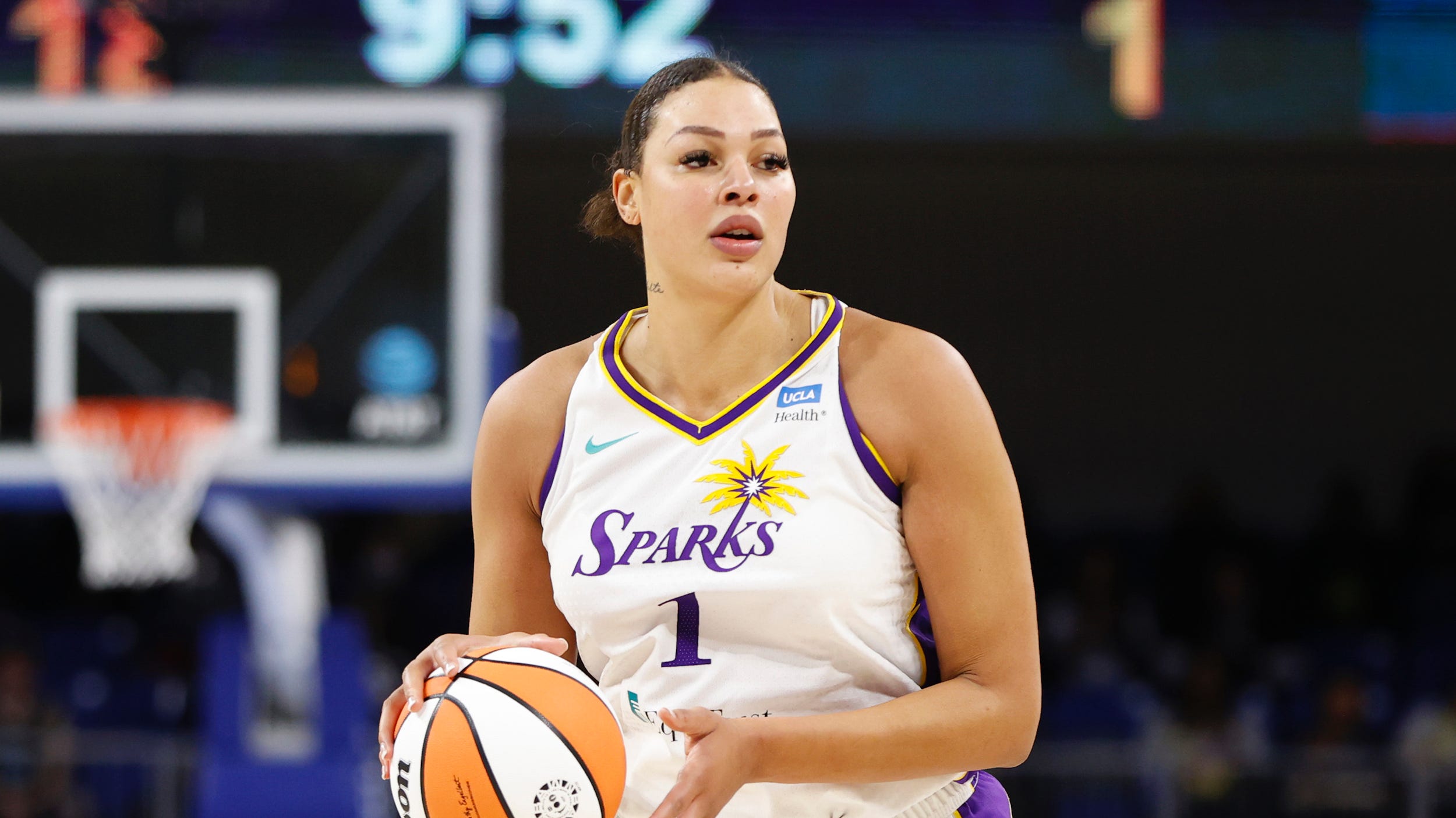 Meet 6-foot-8 basketball star and model Liz Cambage