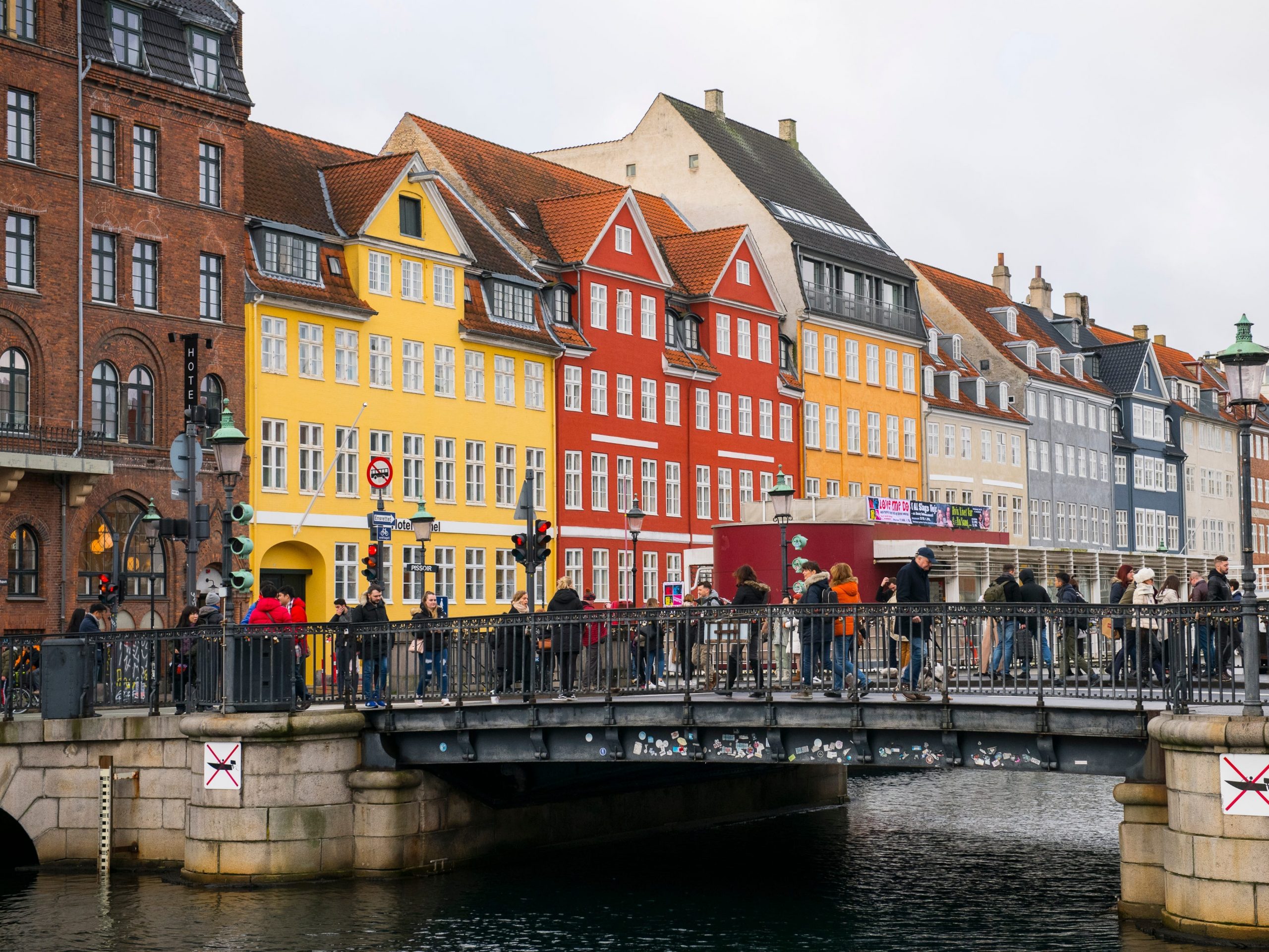 Algemeen zicht op Nyhavn, de oude haven van Kopenhagen tijdens Daily Life op 25 januari 2020 in Kopenhagen, Denemarken. (Foto door Stefano Guidi/Getty Images)