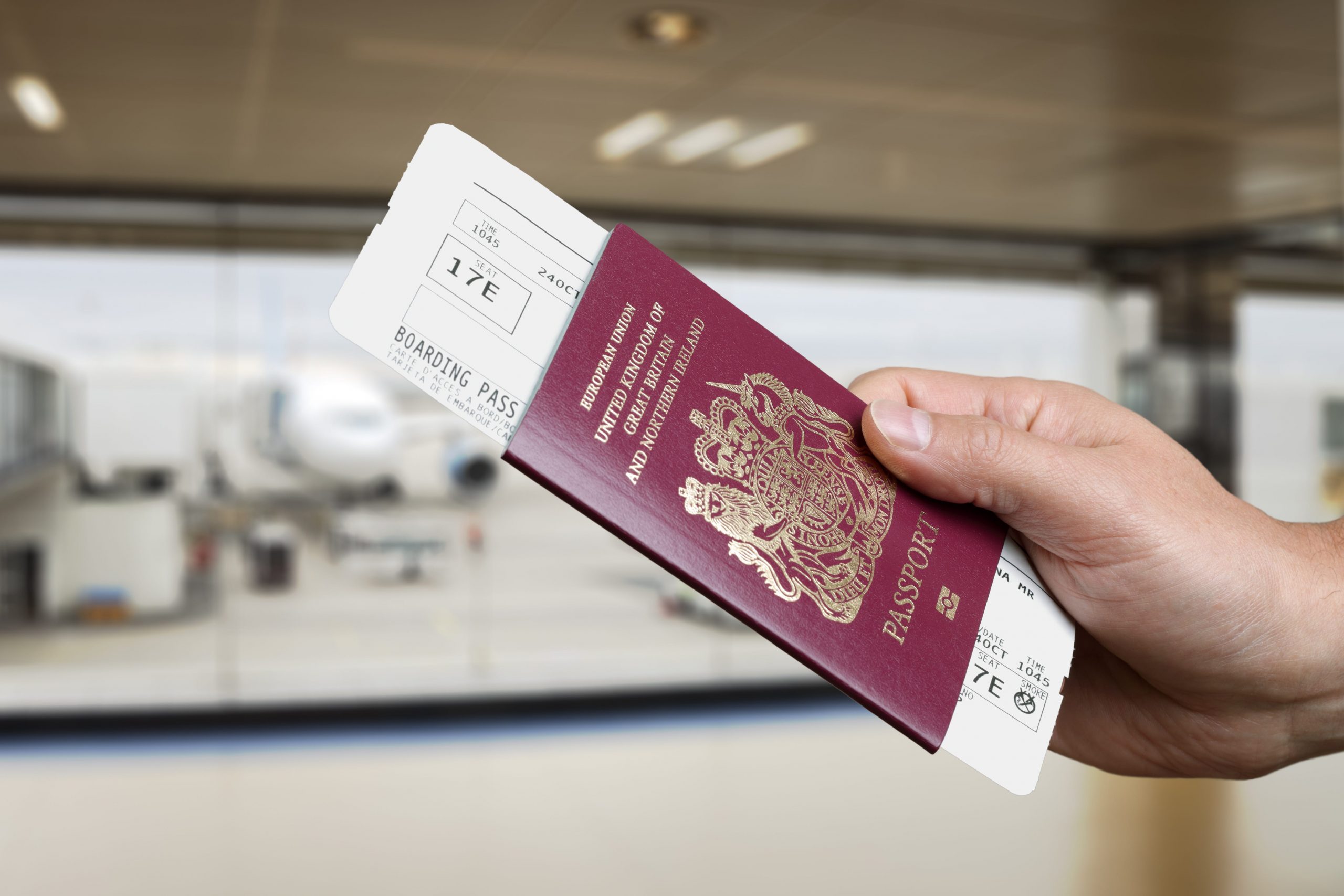 Zorg ervoor dat je paspoort en ticket veilig in je tas zitten.