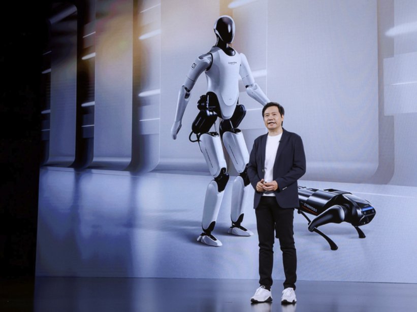 De CyberOne met Xiaomi CEO Lei Jun.