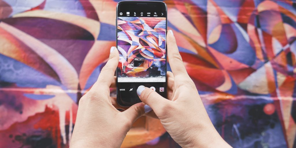 Een oudere iPhone in gebruik