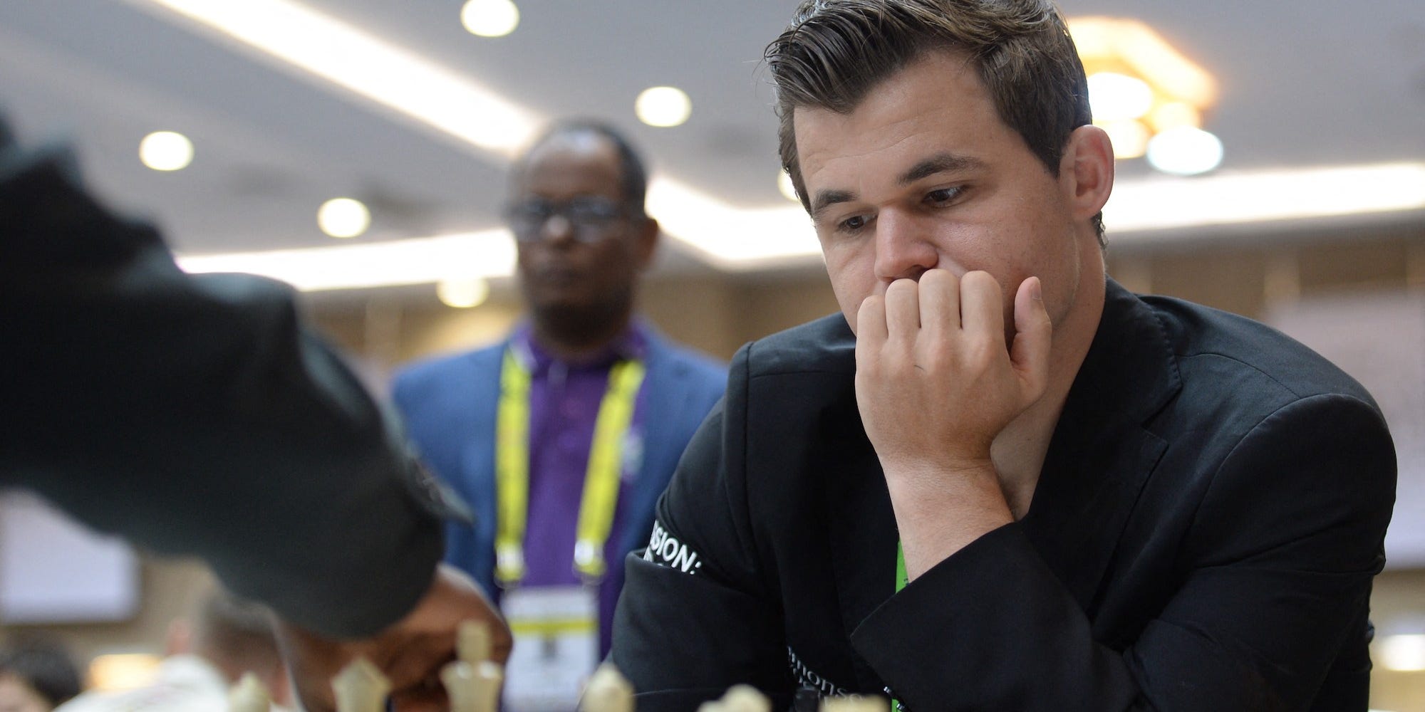 Hans Niemann Beats Magnus Carlsen in Just 2 Moves 