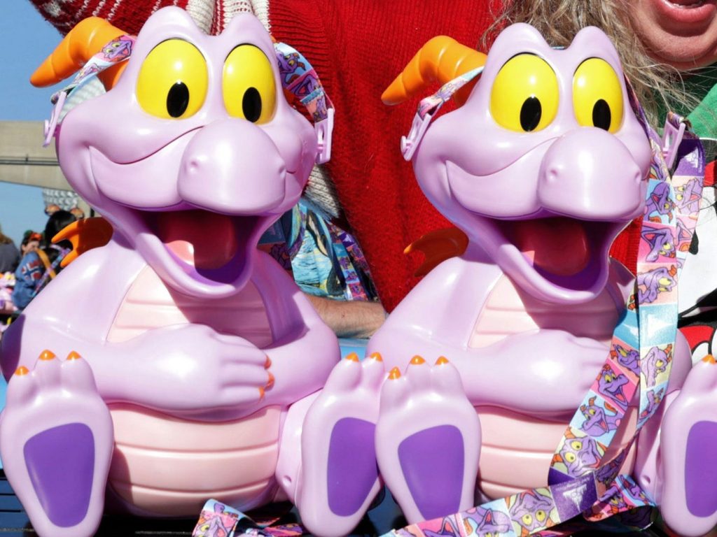 i-worked-at-disney-world-for-2-years-here-are-10-things-i-never-buy-at