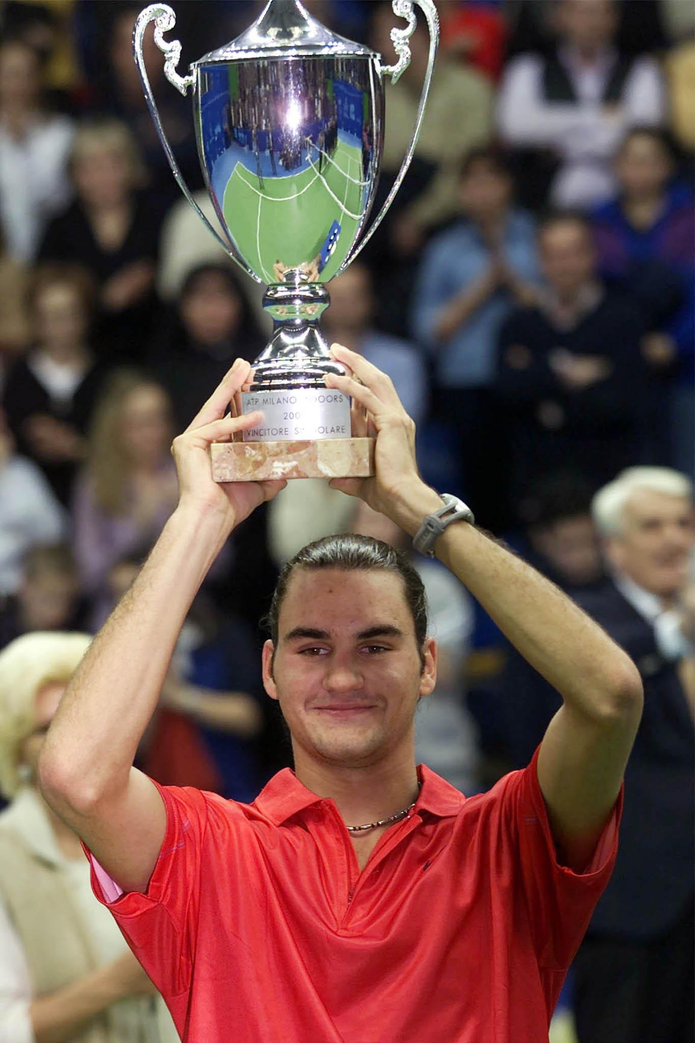 Roger Federer wint in februari 2001 het tennistoernooi van Milaan. Foto: EPA/DAL ZENNARO
