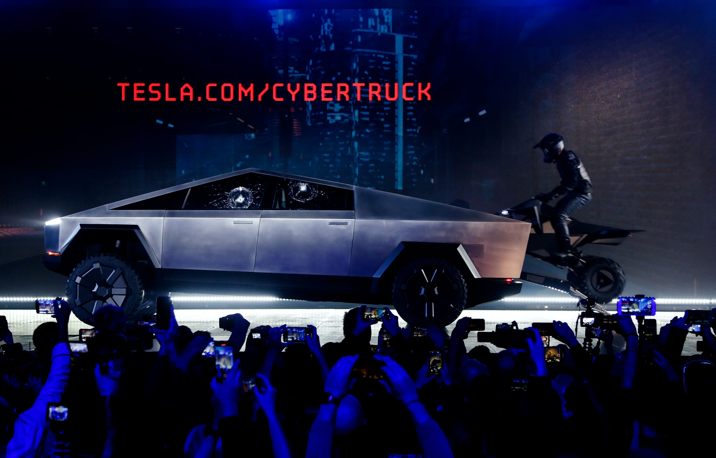 Tesla Cybertruck en Cyberquad.