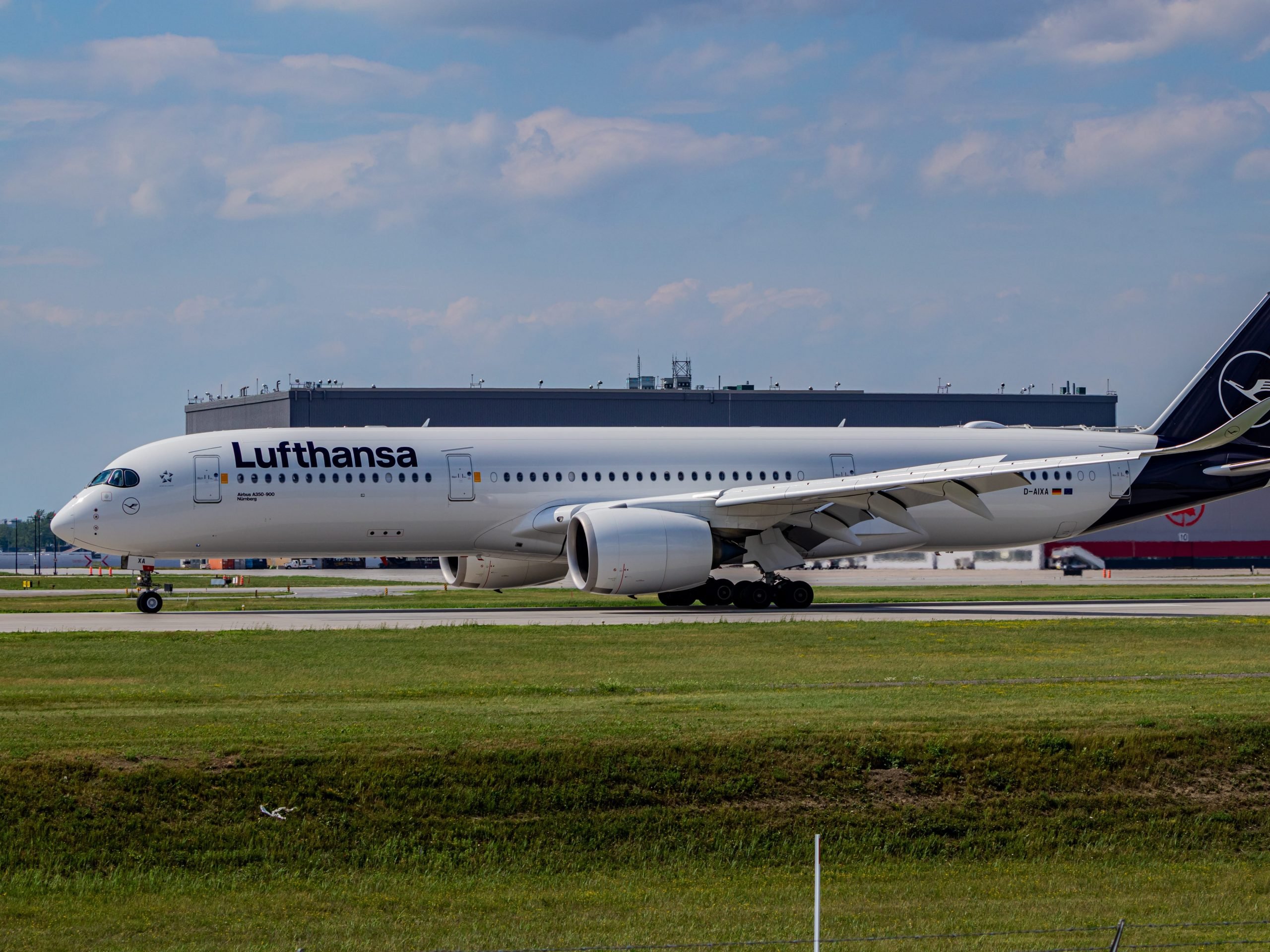 Lufthansa Airbus A350-900.