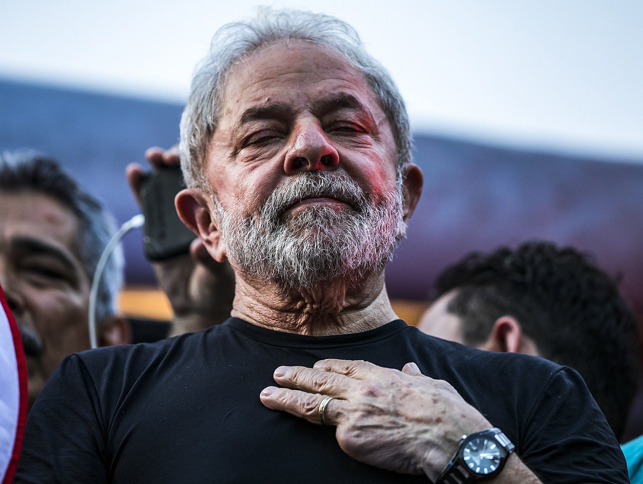 Oud-president Luiz 'Lula' da Silva in 2018 nadat hij voor een twee keer werd veroordeeld wegens corruptie. Foto: EPA/Marcelo Chello