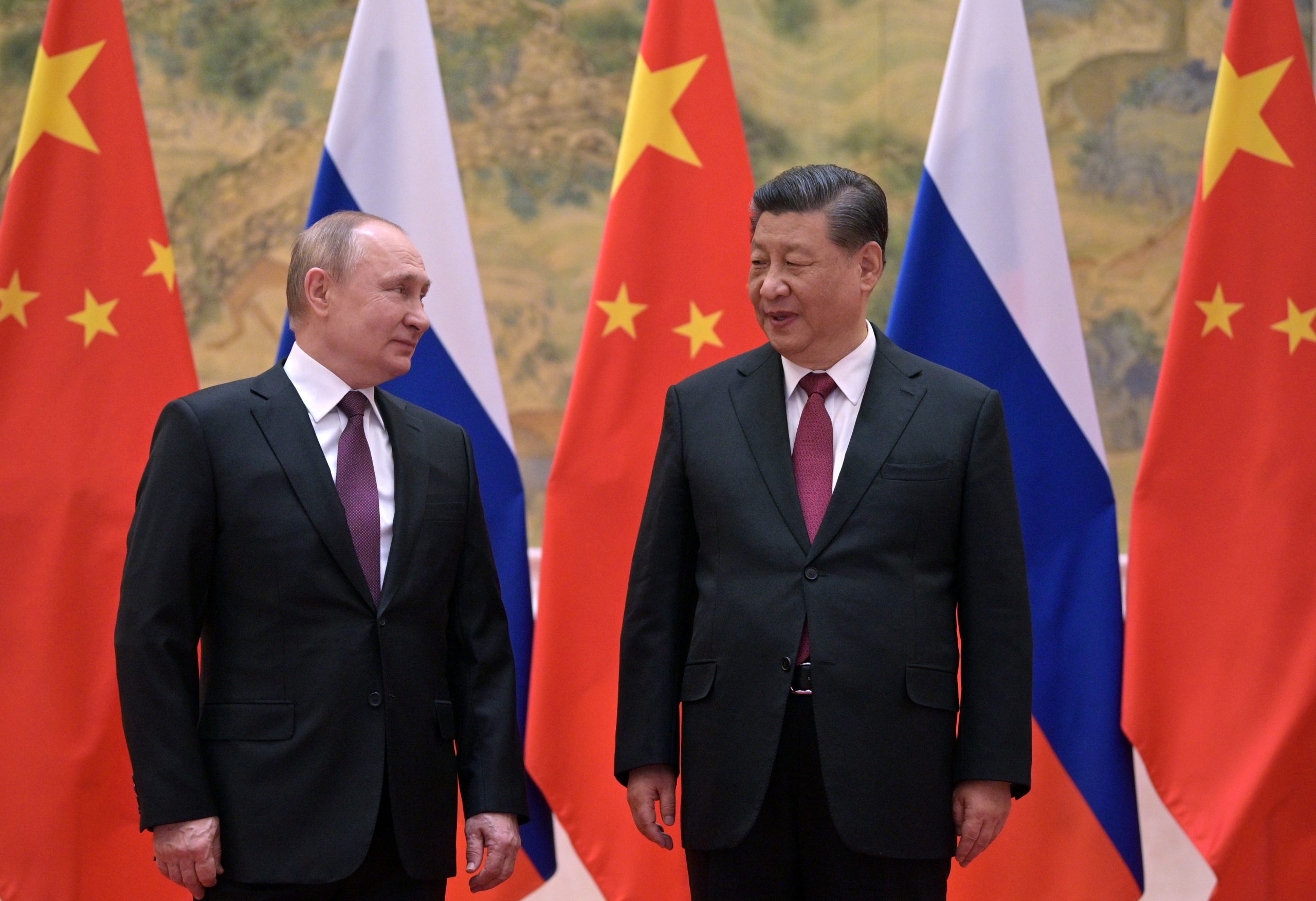 Vladimir Poetin (links) en Xi Jinping vlak voor de Russische inval in Oekraïne.