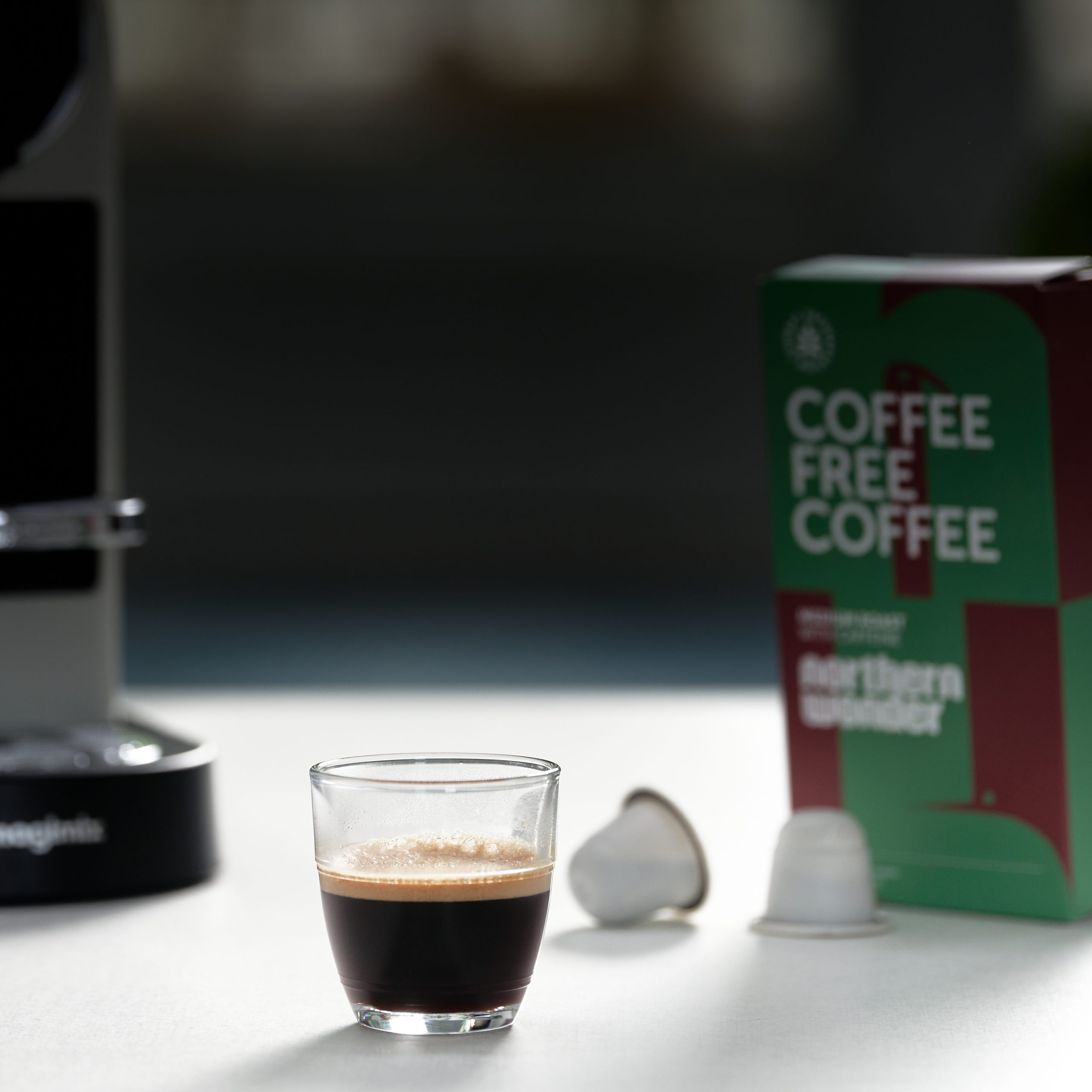 De koffie van Northern Wonder komt vooralsnog als filtermaling en in een capsule. Het bedrijf ontwikkelt ook een 'koffieboon',  espressomaling en een cold brew. Foto: Northern Wonder