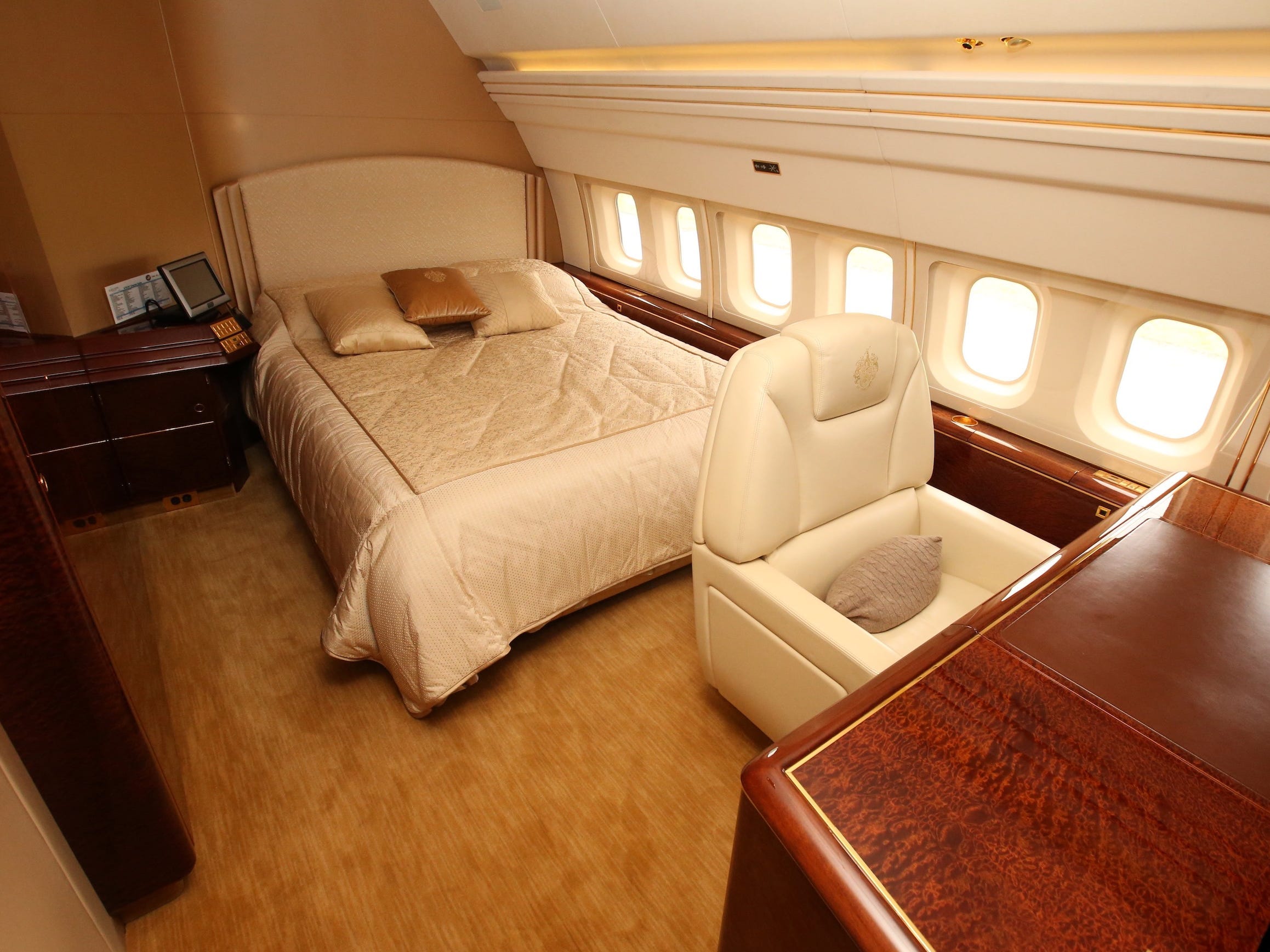 Trump's private bedroom on his 757.