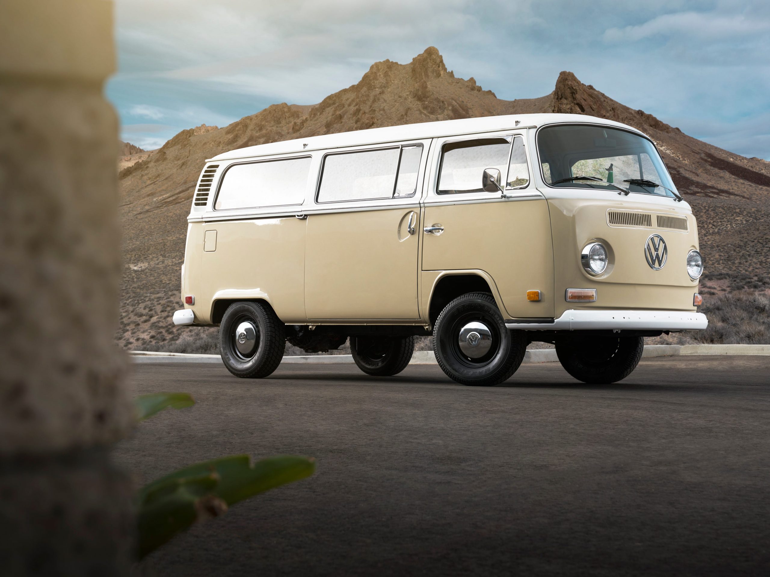 "Project e-Bus:" Volkswagen commissioned west coast electric vehicle conversion specialist EV West to construct an electrified Volkswagen Type 2 Bus in 2019.