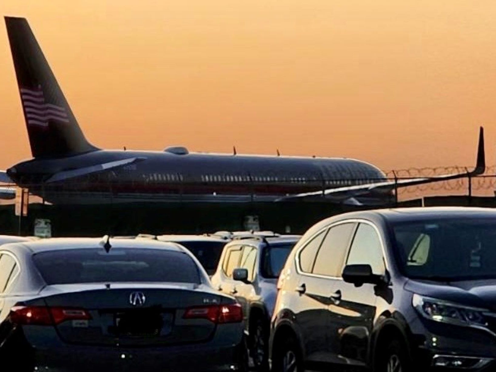 Donald Trump&#39;s Boeing 757 private jet at LaGuardia Airport in New York on April 3 after he flew in for his arraignment.