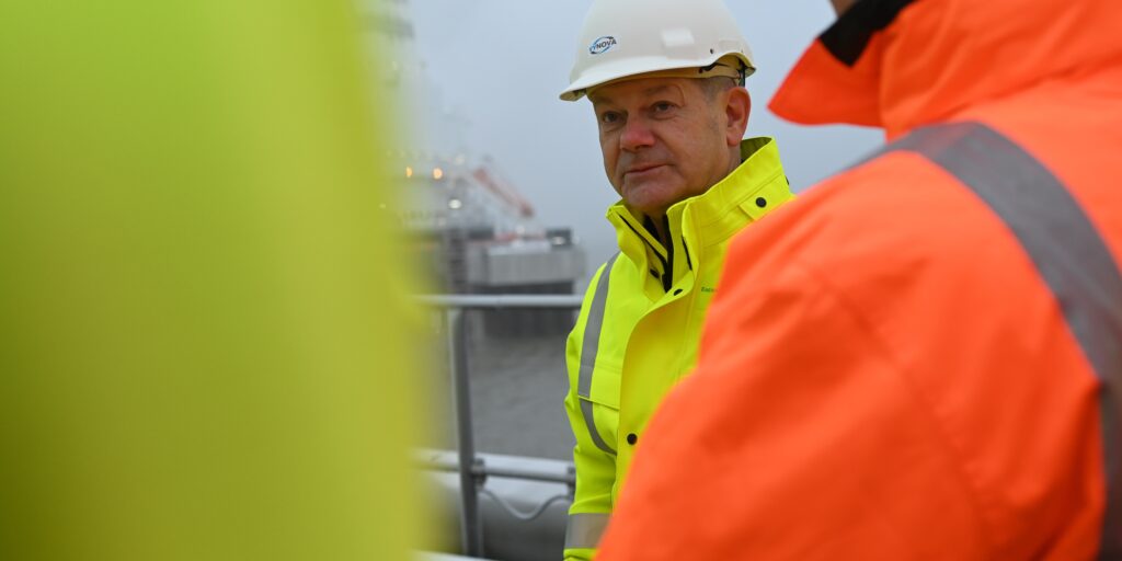 Olaf Scholz bij de openingsceremonie van de lng-terminal in Wilhelmshaven,
