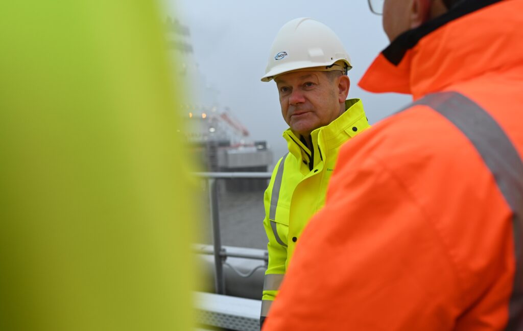 Olaf Scholz bij de openingsceremonie van de lng-terminal in Wilhelmshaven,