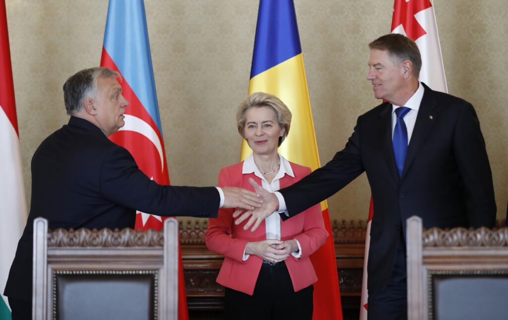 De Hongaarse premier Viktor Orbén en de Roemeense president Klaus Iohannis