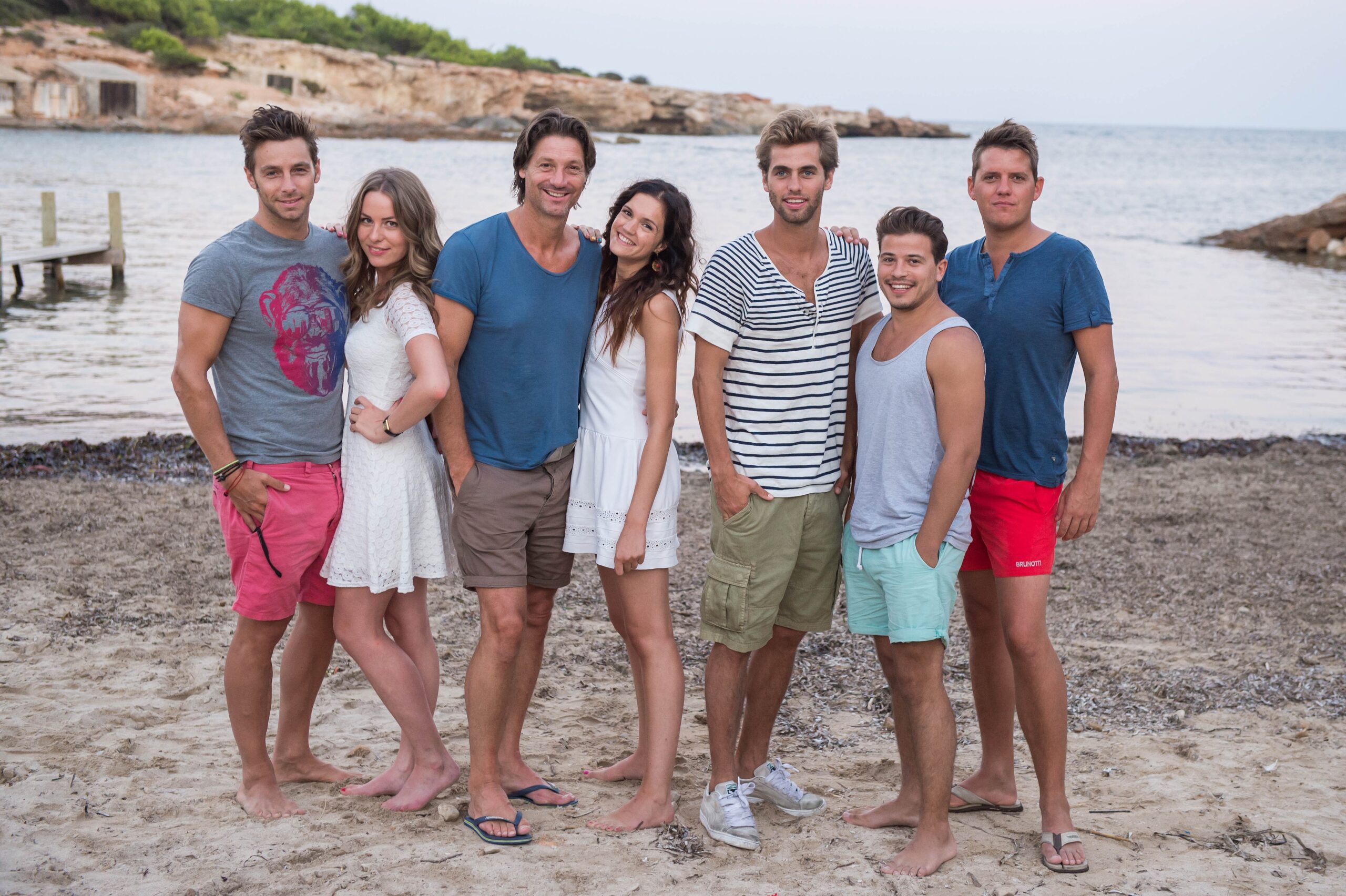Een deel van de cast van de tv-serie 'Verliefd op Ibiza'. Foto: ANP/FERDY DAMMAN