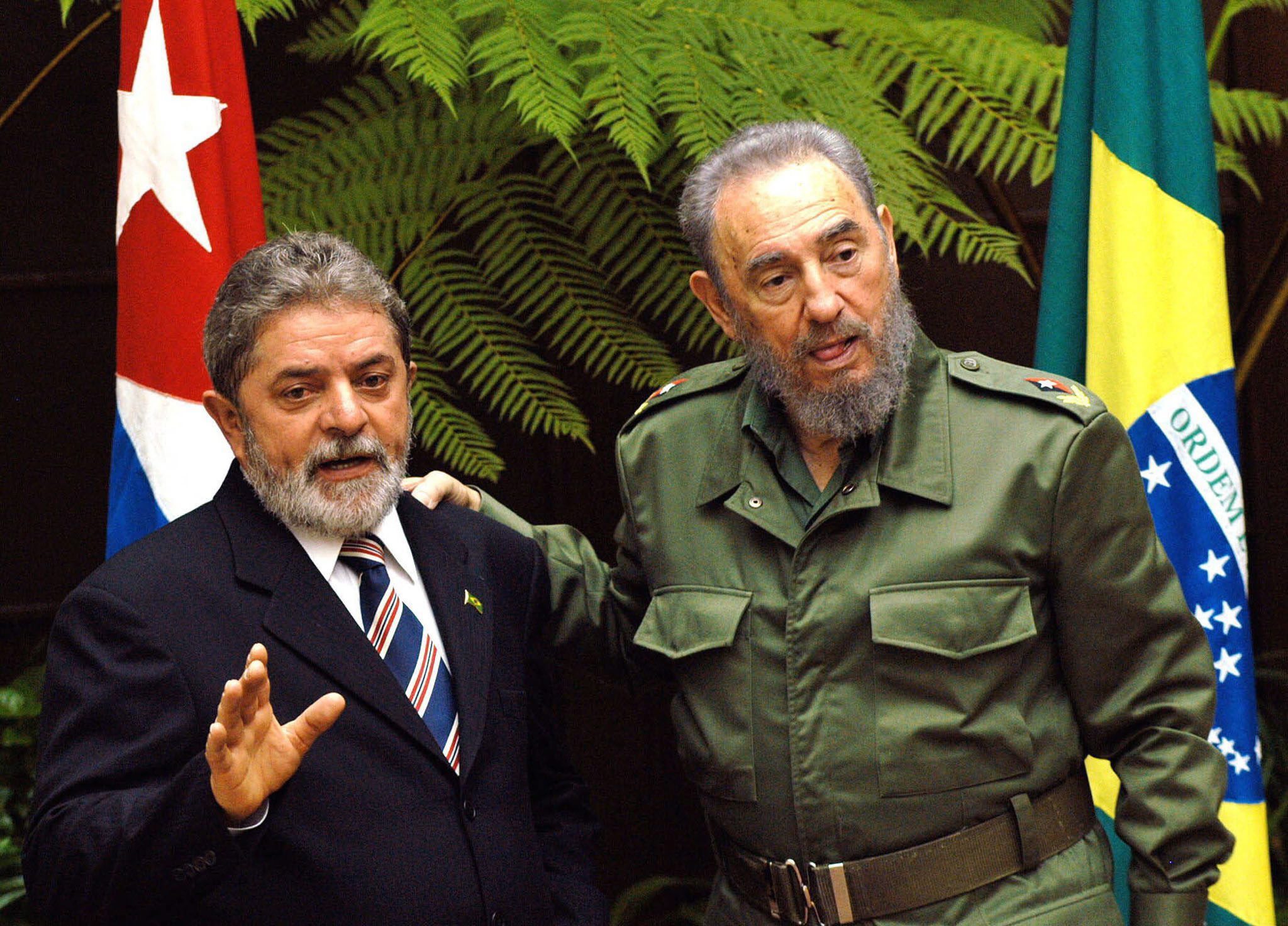Lula in 2003 op bezoek in Havana bij toenmalig president Fidel Castro van Cuba. Foto: EPA/Enrique de la Osa.