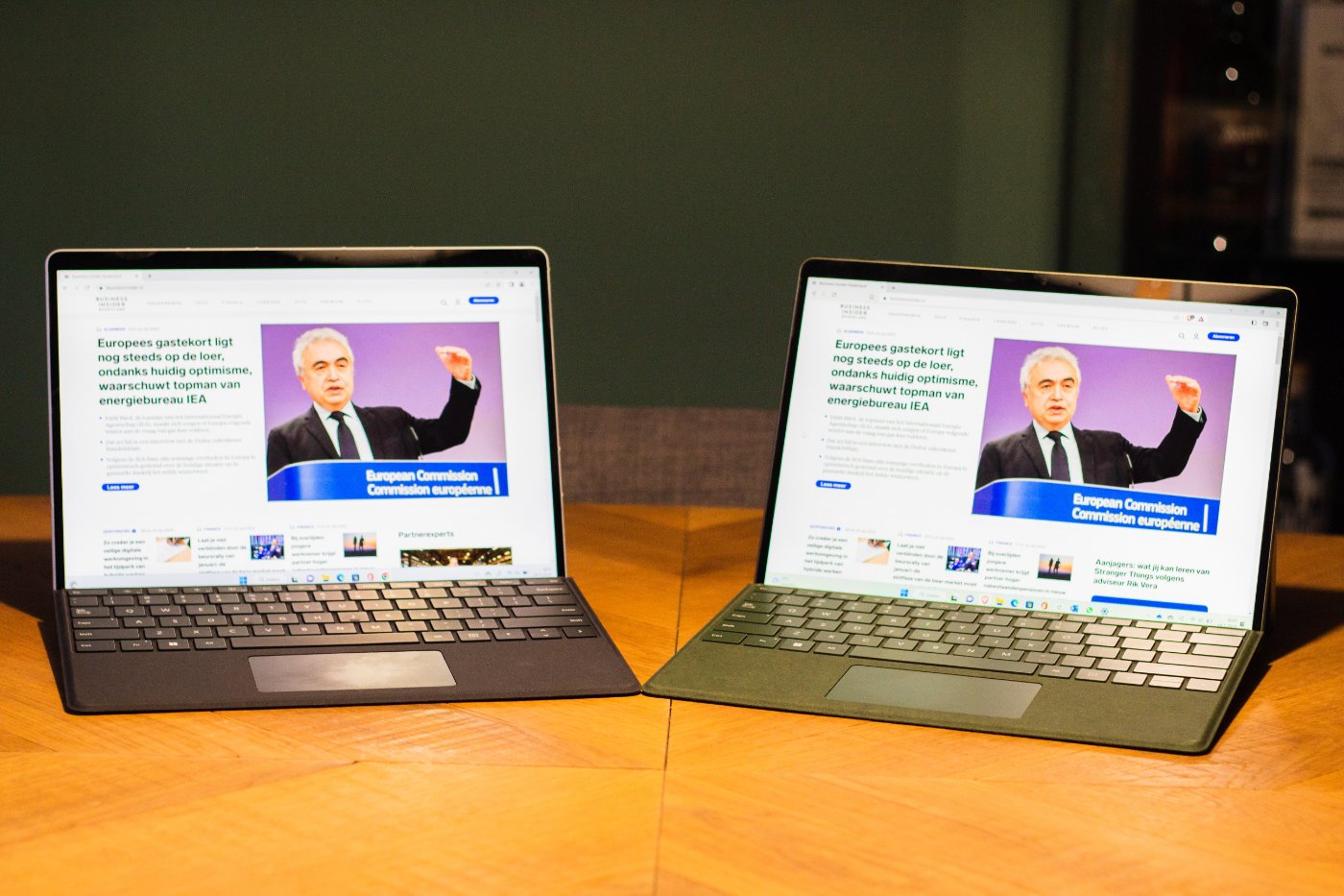 Microsoft Surface Pro 9 met SQ3 (links) en Core i5 (rechts).