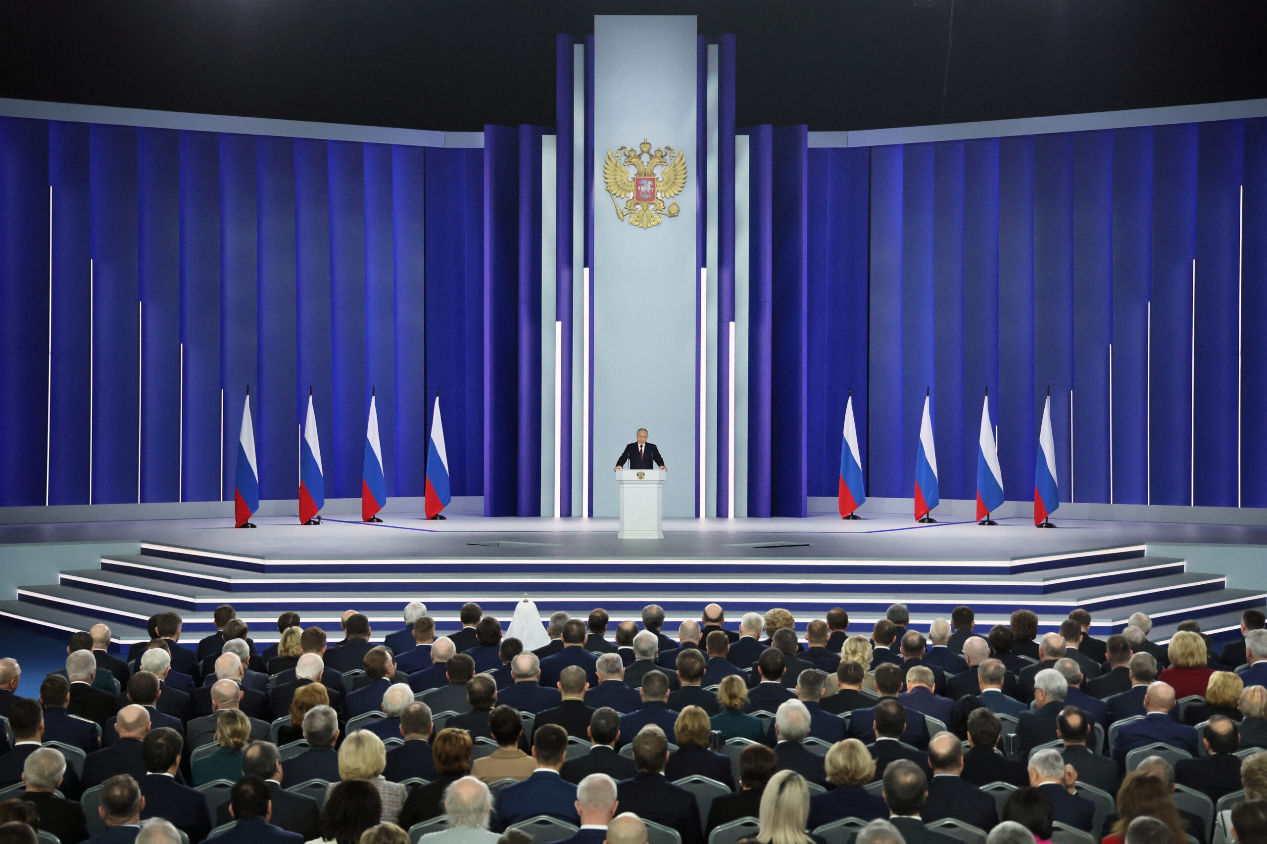 De Russische president Vladimir Poetin houdt dinsdag een toespraak voor leden van het parlement en de regering.