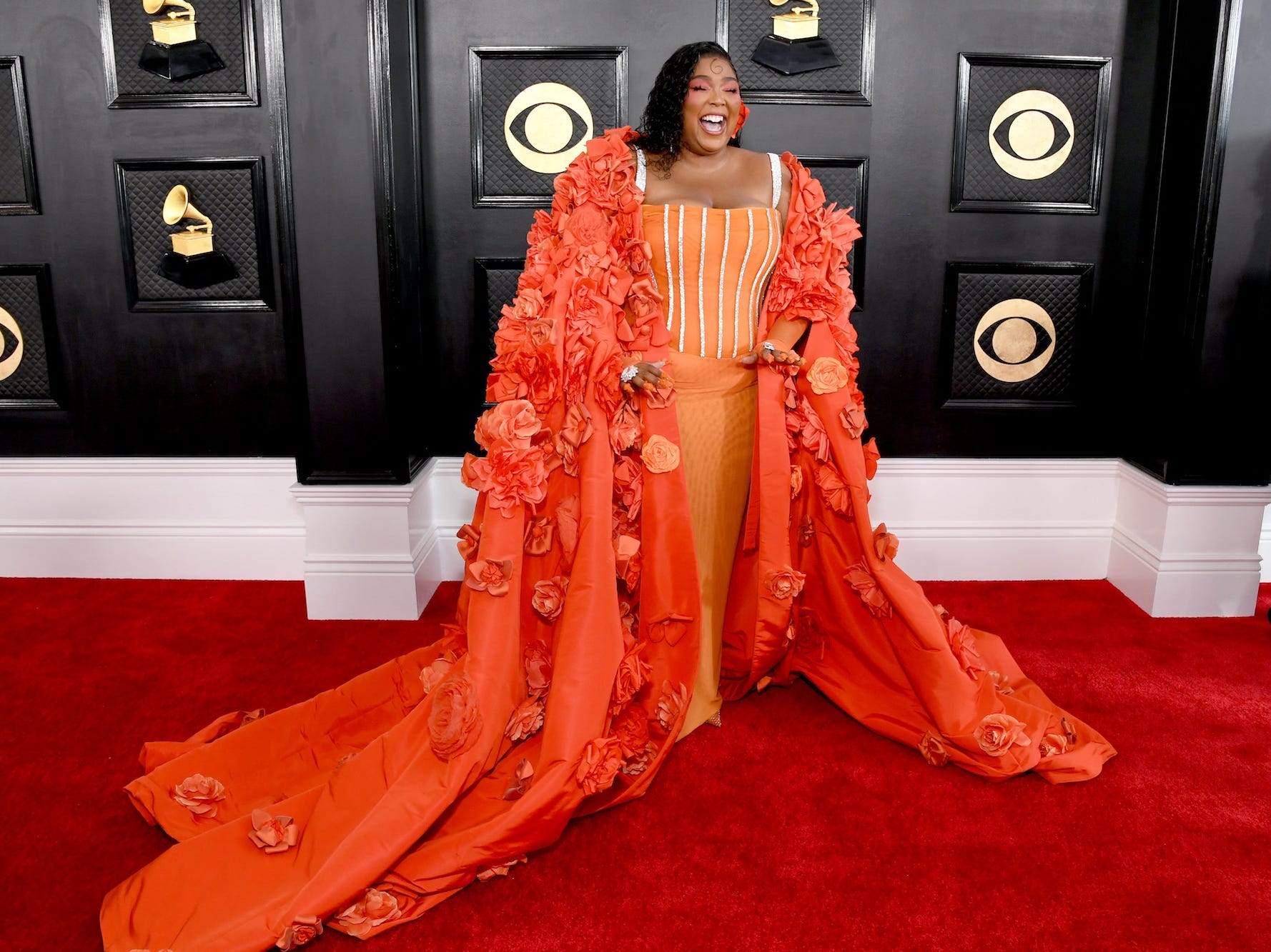 Lizzo just made florals for spring groundbreaking on the Grammys red carpet
