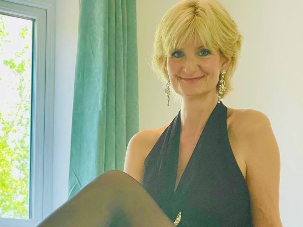 A 47-year-old OnlyFans model makes $16,000 a month and fans tell her she  looks like Princess Diana all the time