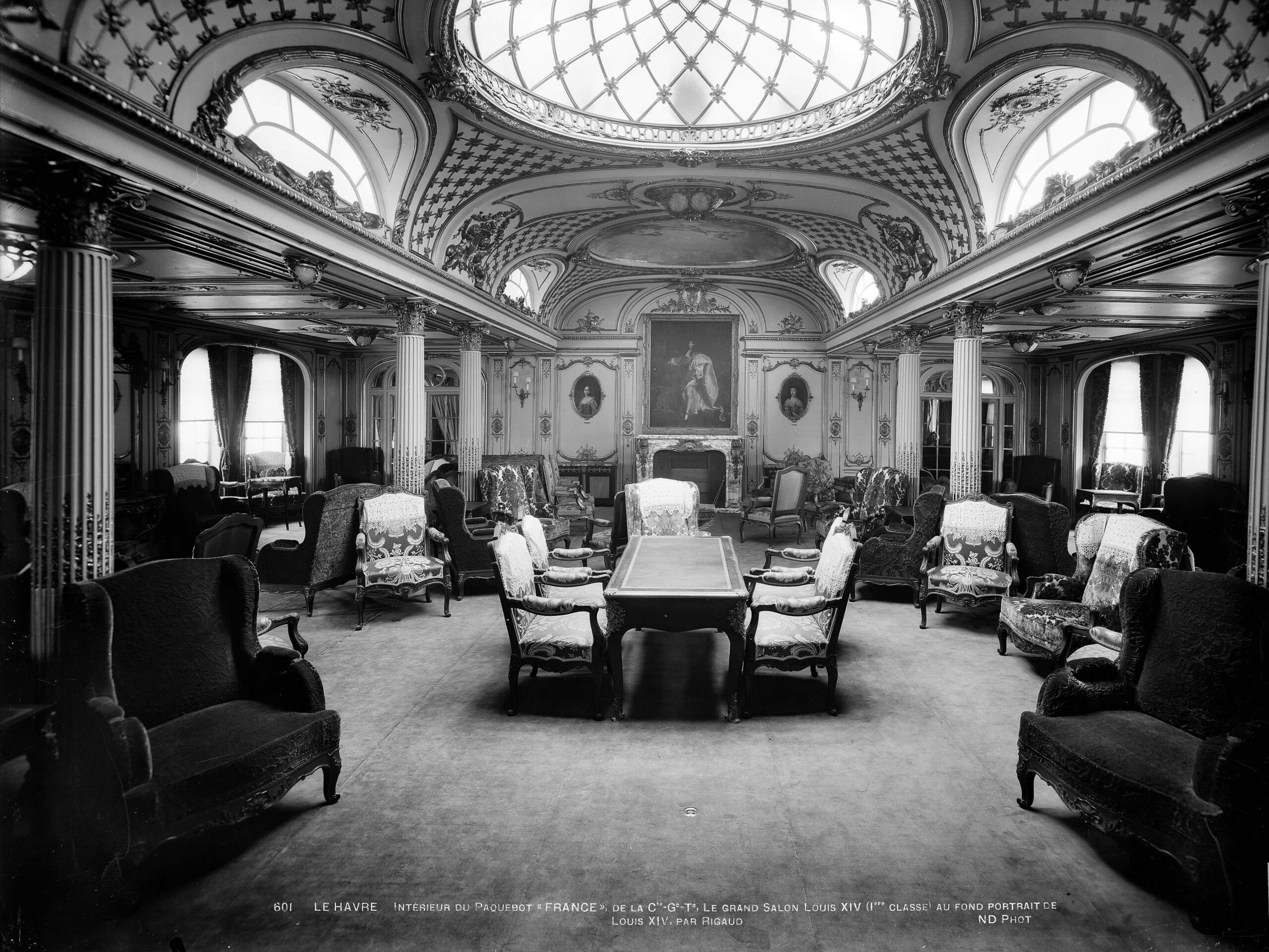The Louis XIV salon in the First Class section of the steamer &#39;SS France&#39;, circa 1913.