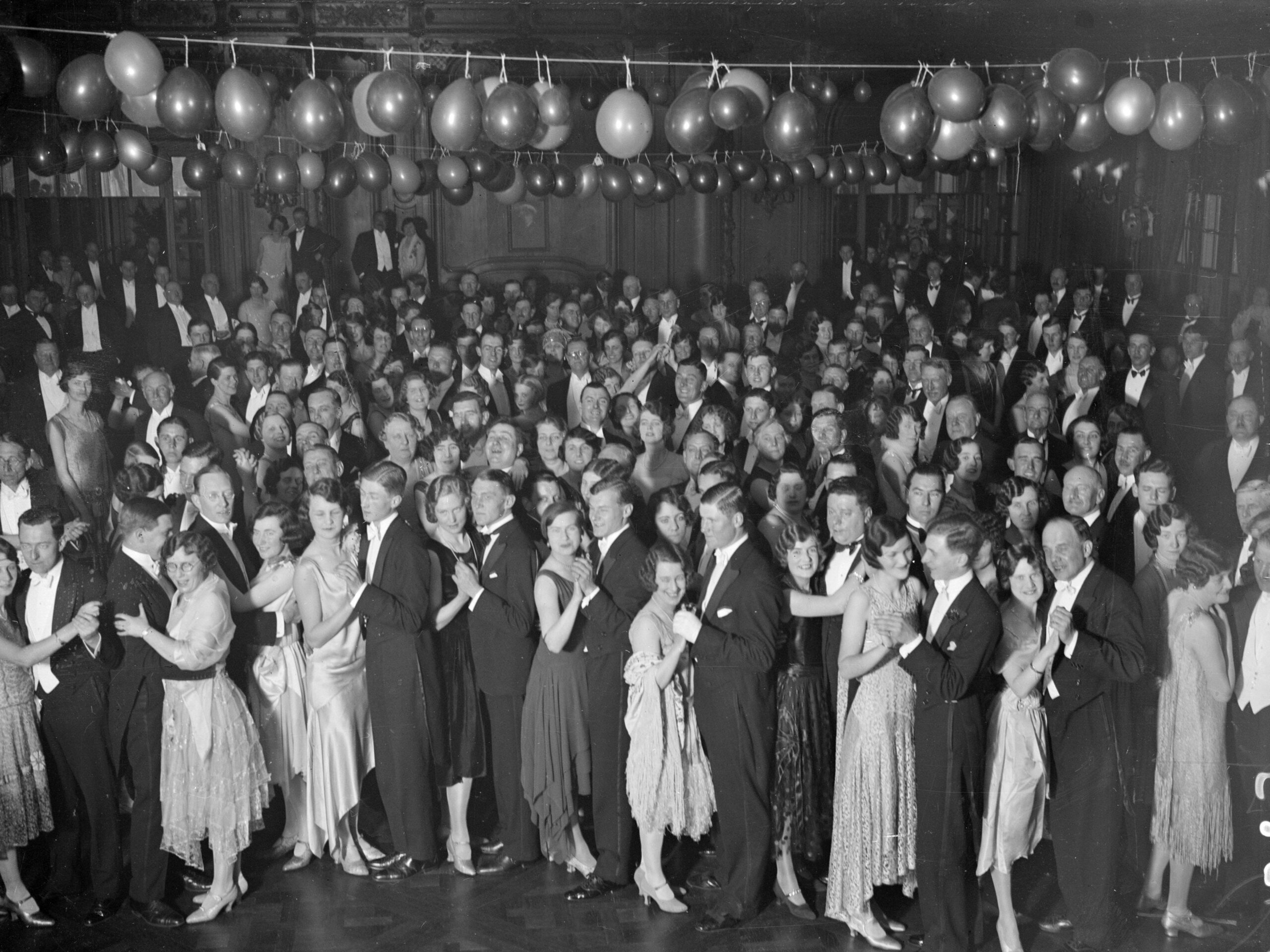Guests dancing in the ballroom aboard Cunard liner &#39;Berengaria&#39; at Southampton Docks.