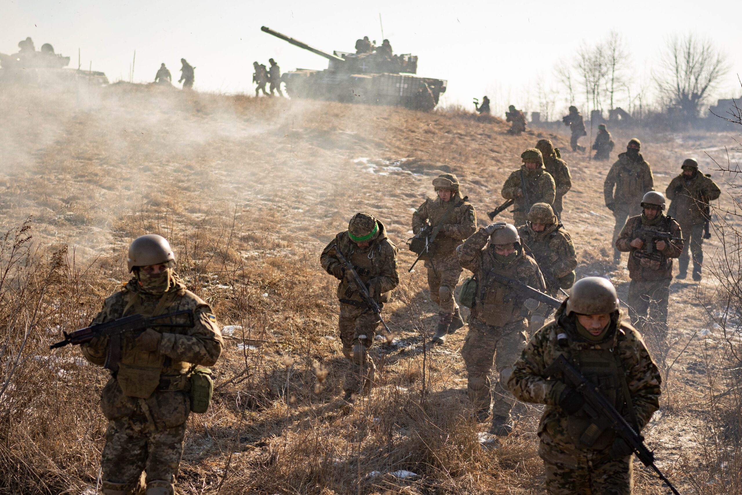 Oekraïense soldaten van een tankbrigade bij de frontlinie in het Charkiv-gebied, februari 2023.