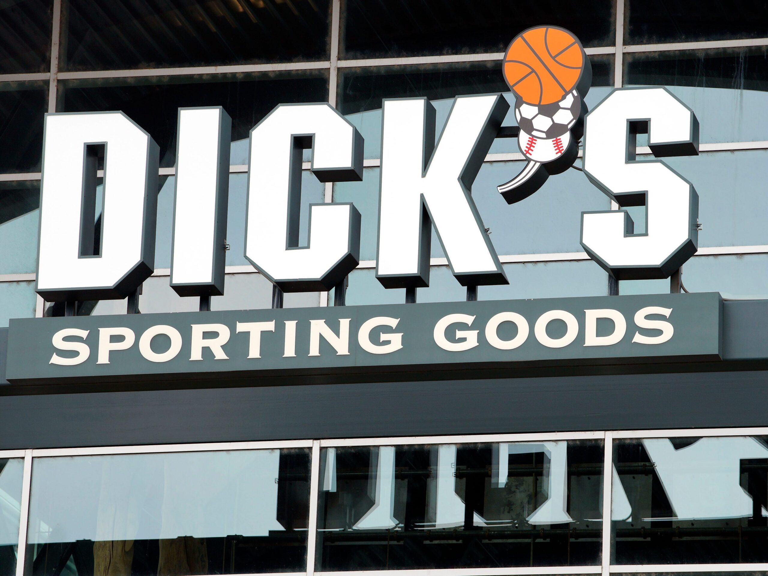 A logo for Dick&#39;s Sporting Goods on the side of a building.