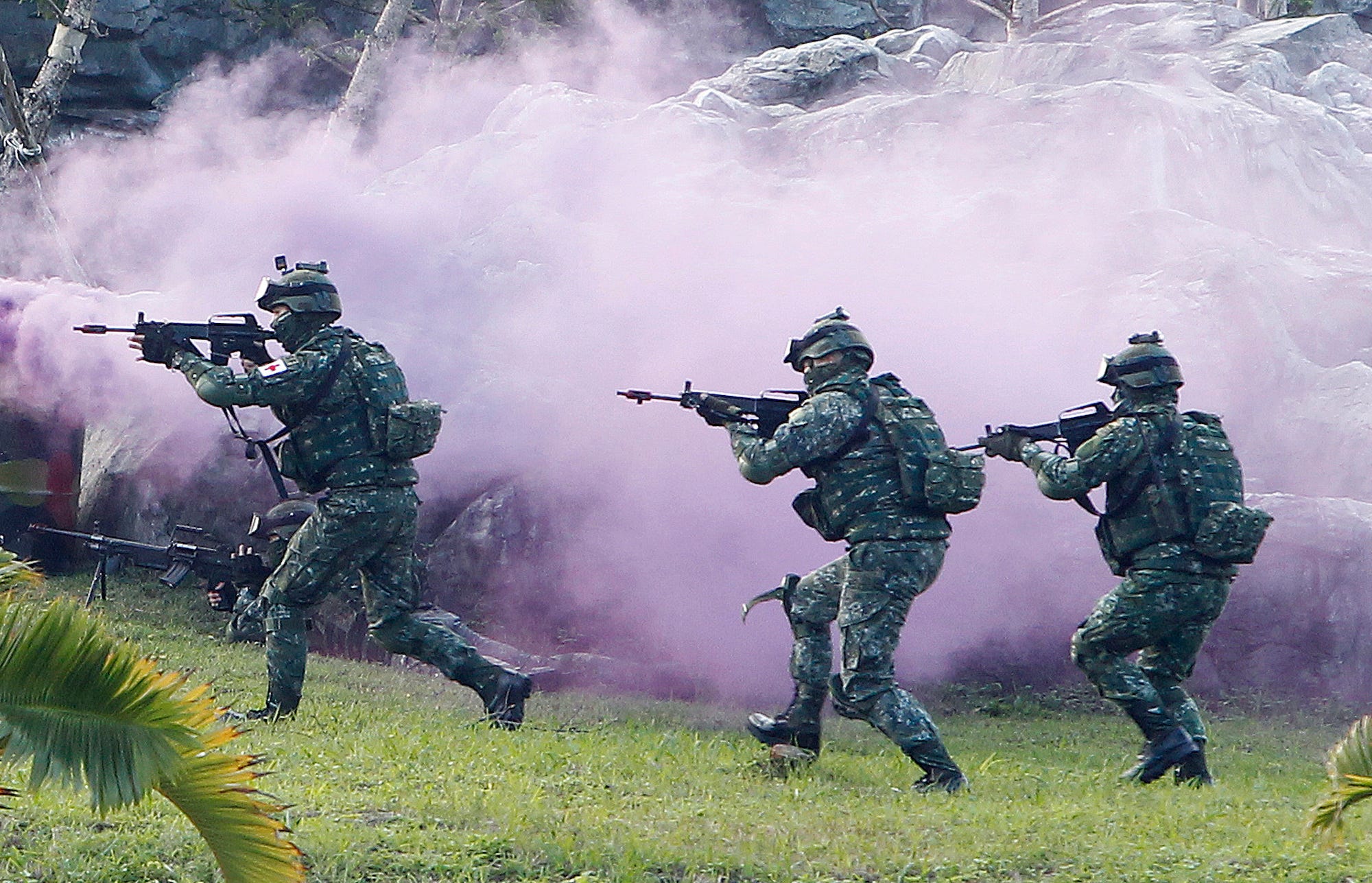 Taiwan&#39;s special forces move through colored smoke during a military exercise in Taipei.