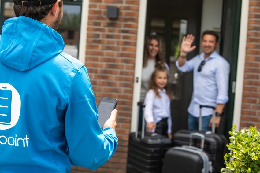 Bereid chef vergelijking TUI biedt een nieuwe bagageservice aan: koffers thuis ophalen