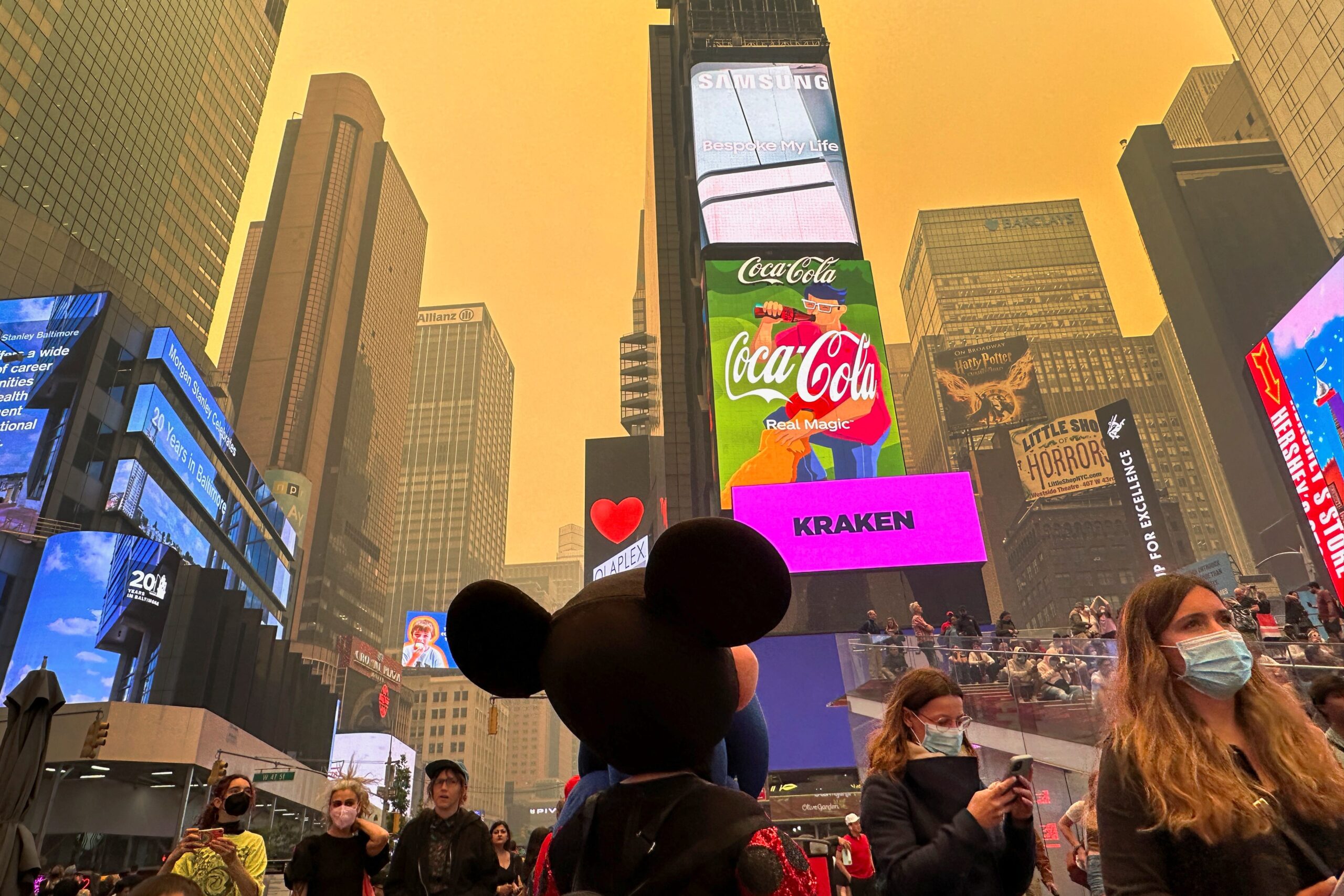 Timelapse EarthCam video shows wildfire smoke engulfing New York City