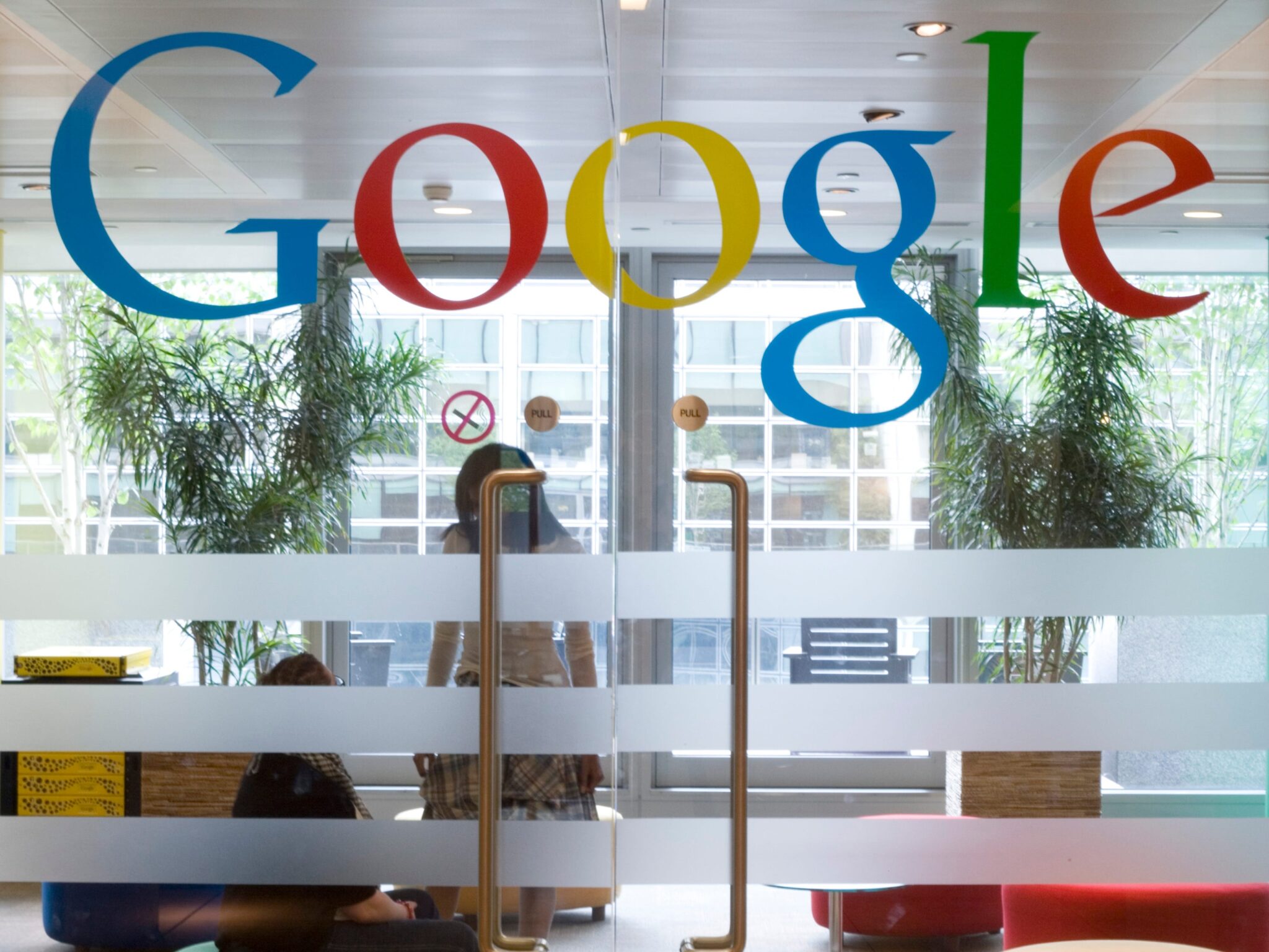 A former Google recruiter says applicants have 'zero chance' of moving forward if their résumé