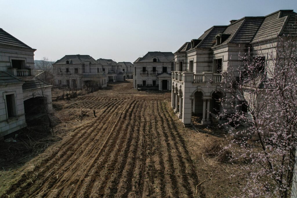 Check out a ghost town of deserted Chinese mega-villas built for ...