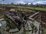 tank Rusland Oekraïne oorlog greppel
