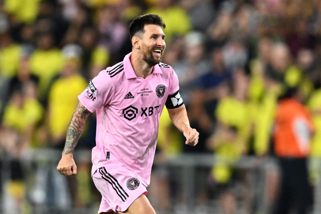 Lionel Messi Receives Pink Adidas Jersey at Inter Miami's Unveiling – WWD