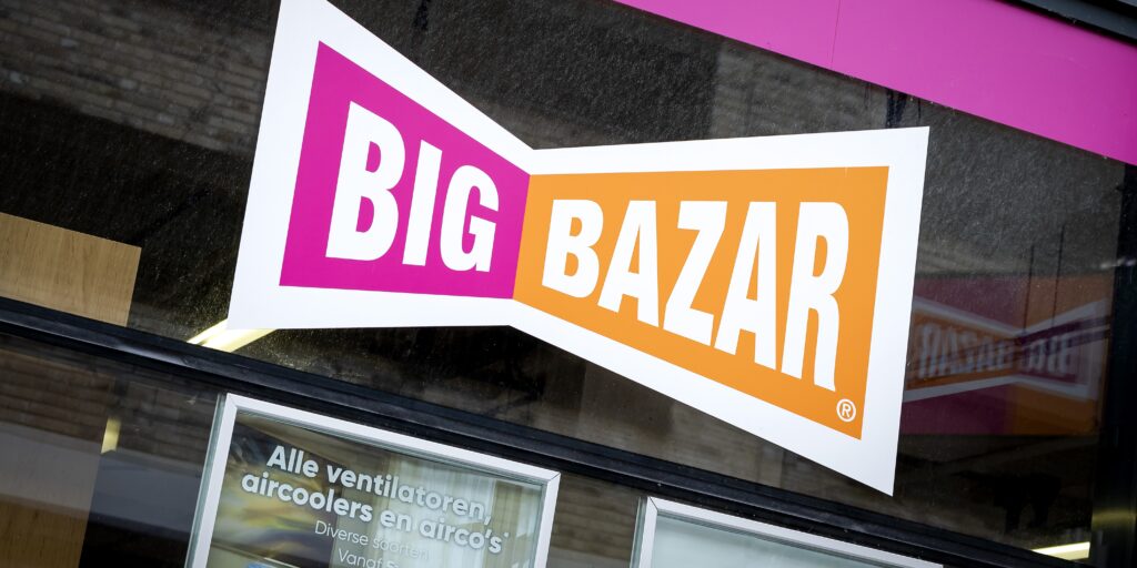 Exterieur van een filiaal van Big Bazar