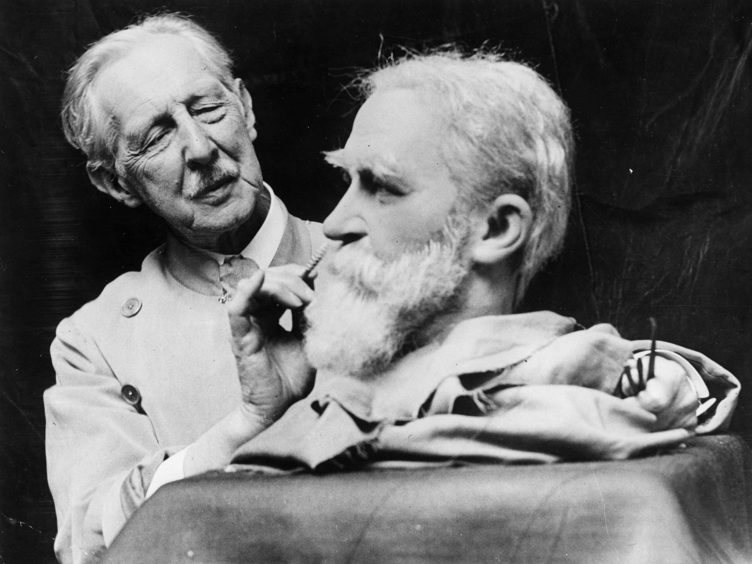 circa 1930: John Tussaud, the great grandson of Madame Tussaud working on a model of the Irish playwright and social critic, George Bernard Shaw (1856 - 1950).
