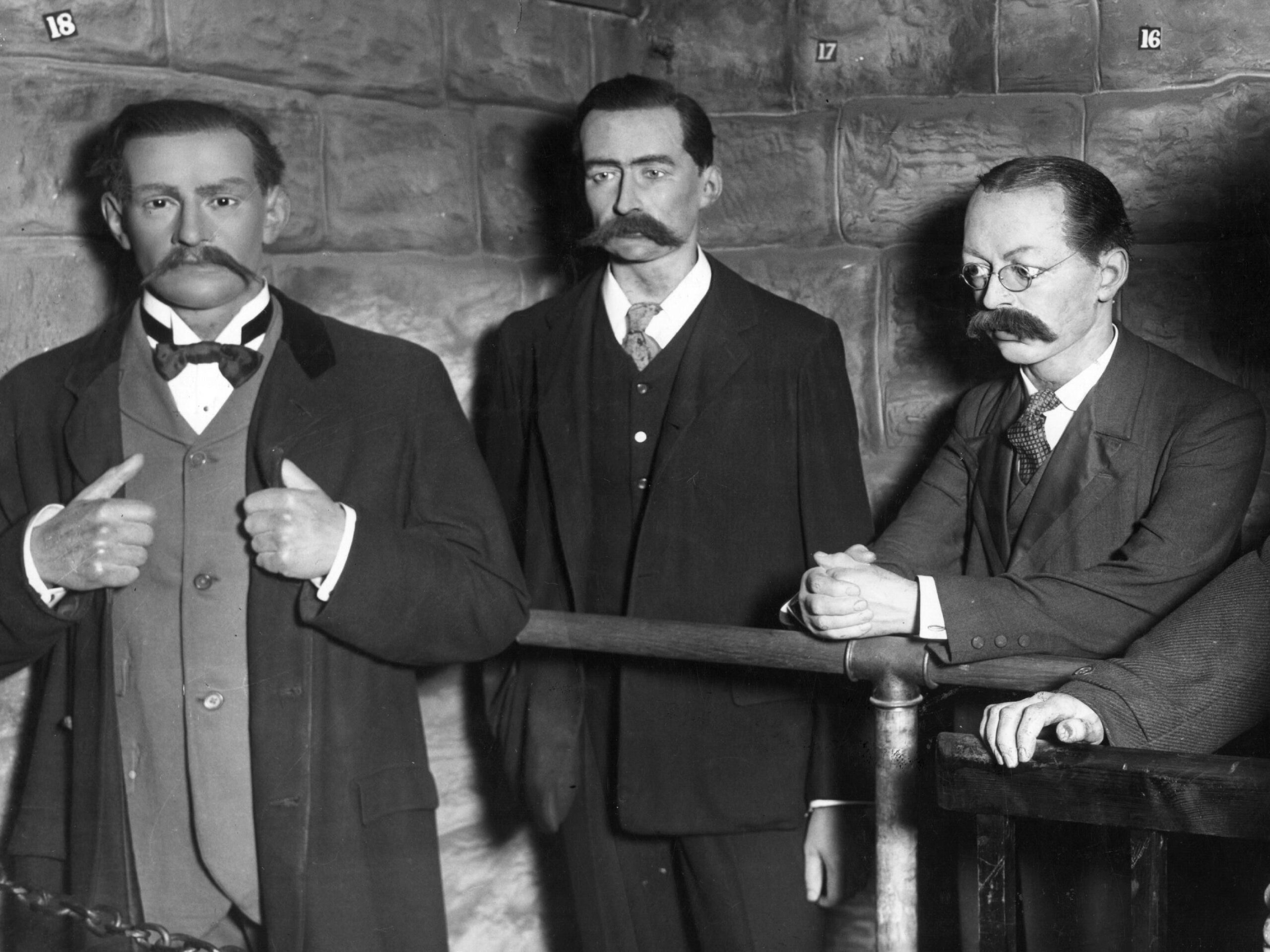 1905: Wax models of executed murderers Diereneuk and Barmouth, with Smith, of the &#39;Brides in the Bath&#39; fame on display at Madame Tussaud&#39;s in London