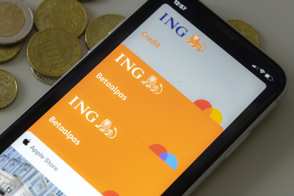 ING app op een smartphoneI. betalen, betaalpakket, betaalpas, online bankieren