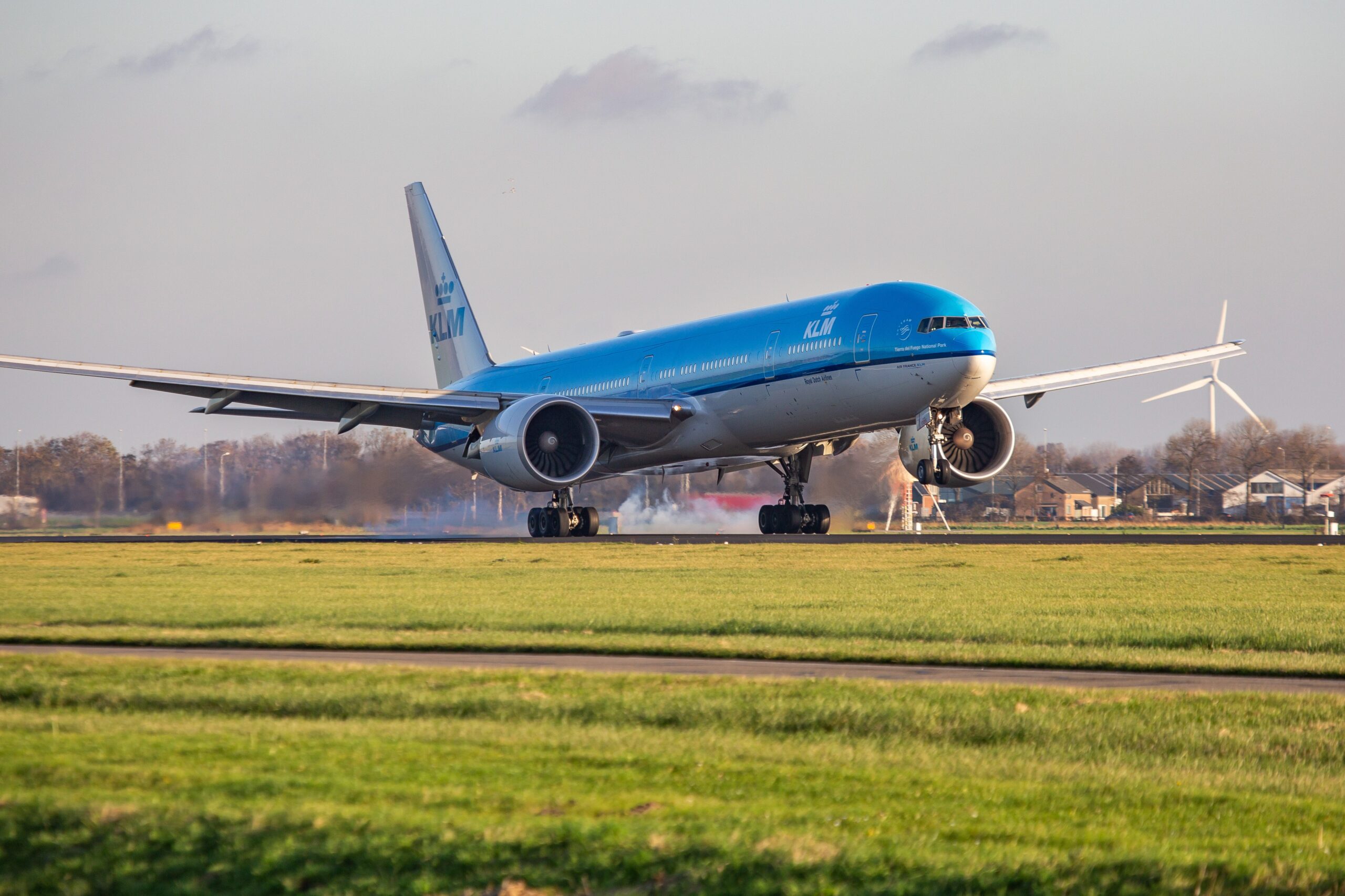 KLM is onderdeel van Air France-KLM en heeft Schiphol als thuisbasis.