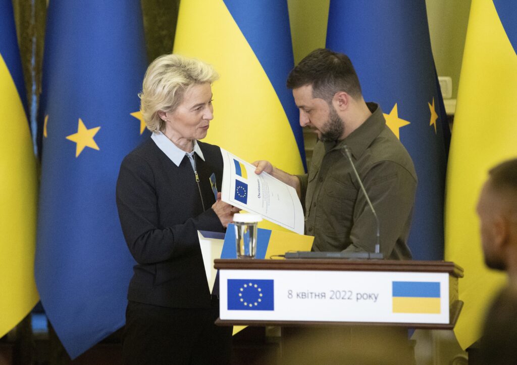 Ursula von der Leyen met de Oekraïense president Volodymyr Zelensky.