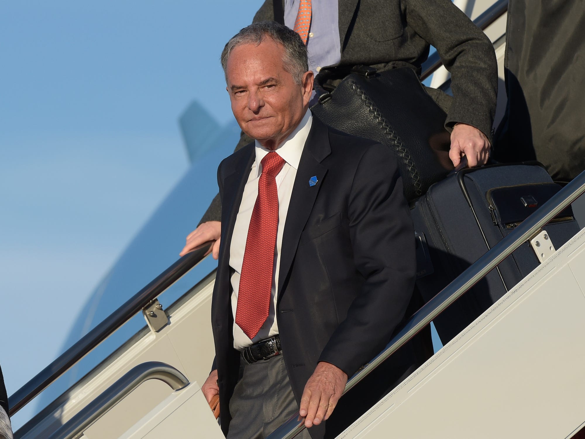 Perlmutter walking down the steps of Air Force One in 2017.