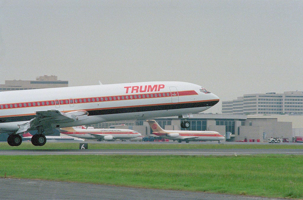 Trumps vliegtuig landt op het National Airport