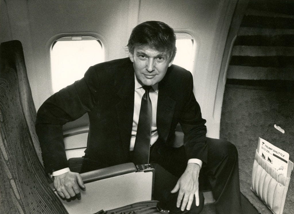 Donald Trump in een van zijn vliegtuigen